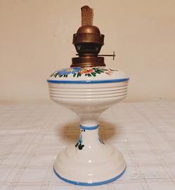 Lampada a olio antica in ceramica dipinta a mano