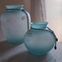 Vasi di vetro azzurro 