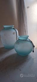 Vasi di vetro azzurro 