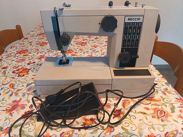 Macchina da cucire Necchi 568