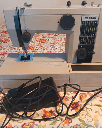Macchina da cucire Necchi 568