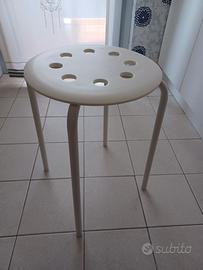 Sgabello bianco