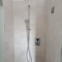 Soffione per doccia con doccino e saliscendi