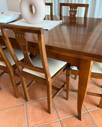 Tavole allumgabile in legno intarziato a mano