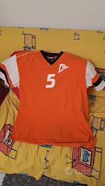 T-shirt sportiva usata poco