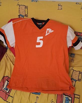 T-shirt sportiva usata poco