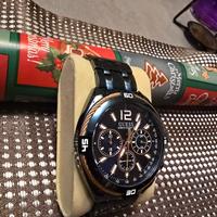 Orologio Guess blu e oro al quarzo