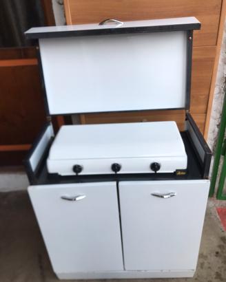 Cucina vintage in latta con tre fornelli Ardes
