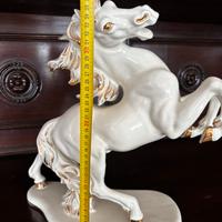Cavallo statua porcellana