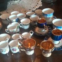 ANTIQUARIATO ANNI 40  SET DI 24 TAZZINE IN PORCELL