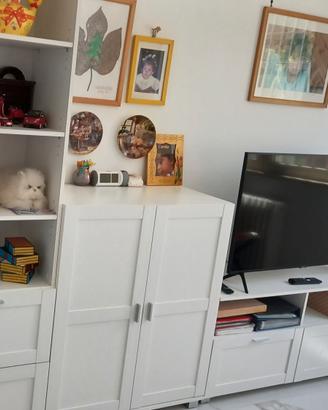 mobili bianchi con scrivania