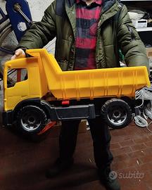 Camion giocattolo