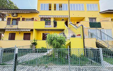 VILLETTA A SCHIERA CON GARAGE E GIARDINO PRIVATO