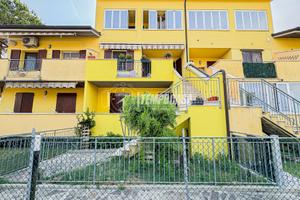 VILLETTA A SCHIERA CON GARAGE E GIARDINO PRIVATO