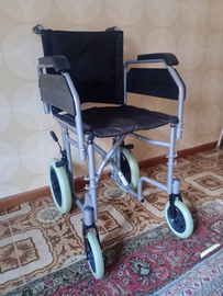 Sedia a rotelle da transito