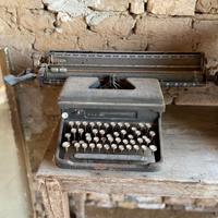 Macchina da scrivere Everest