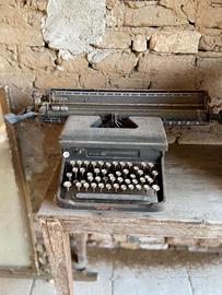 Macchina da scrivere Everest