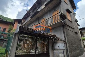 INTERO STABILE DA RISTRUTTURARE - PRIMALUNA LOC. B