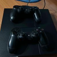 PlayStation 4 (PS4) con due controller + GTA V