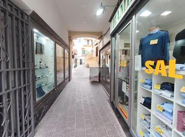 NEGOZIO A NAPOLI