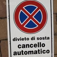 Cartello DIVIETO DI SOSTA - CANCELLO AUTOMATICO