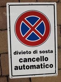 Cartello DIVIETO DI SOSTA - CANCELLO AUTOMATICO