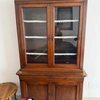 Credenza con vetrinetta