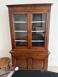 Credenza con vetrinetta