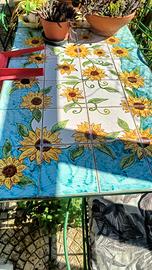 Tavolo di Vietri con sedie 