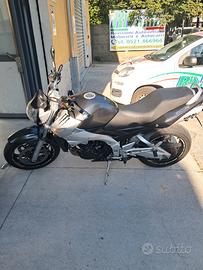 SUZUKI GSR 600 