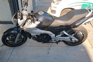 SUZUKI GSR 600 