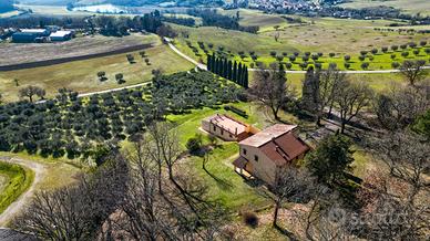 VILLA del 1800 vista lago a mezz'ora da Firenze