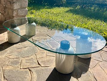 Tavolo da salotto in vetro con basi in marmo