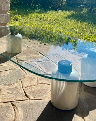 Tavolo da salotto in vetro con basi in marmo