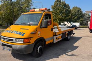 carroattrezzi patente C Iveco Daily