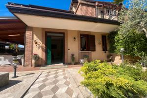 Villa a schiera con spazio esterno