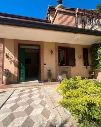 Villa a schiera con spazio esterno