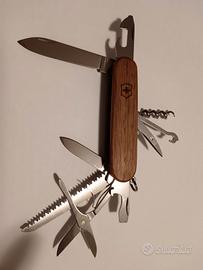 Victorinox Huntsman Wood