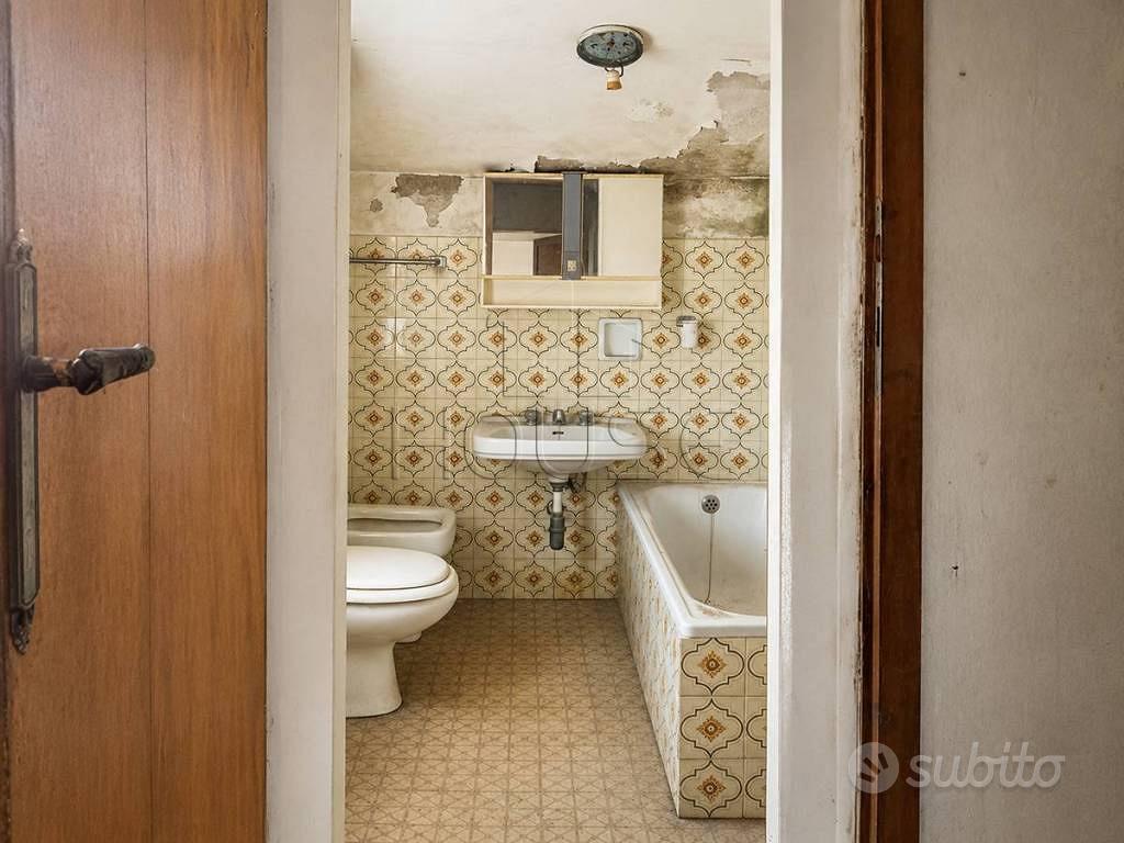 Rustico / Casale di 200 m² con più di 5 locali a C - Vista 5