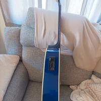 chitarra acustica amplificata 