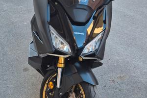 Honda forza 750