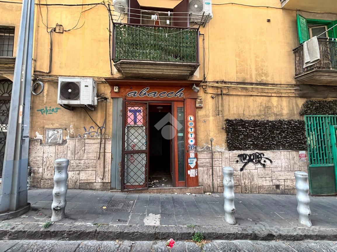 NEGOZIO A NAPOLI - Vista 3