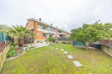 VILLA A SCHIERA A GUIDONIA MONTECELIO