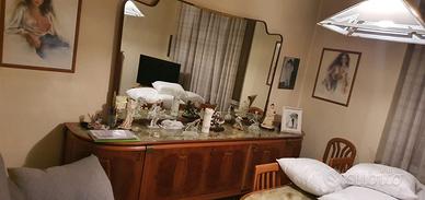 Set mobili in legno con piano in marmo