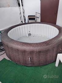 piscina idromassaggio usata 4 volte nuova
