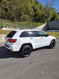 Jeep Grand Cherokee Overland 30.000 km