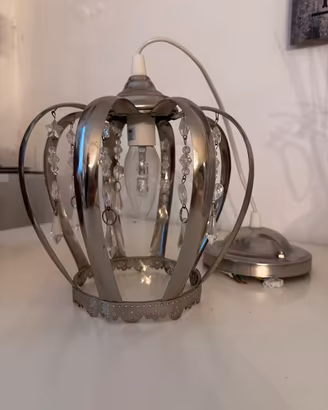 lampadario a forma di corona