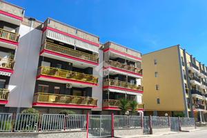 4 LOCALI A CANOSA DI PUGLIA