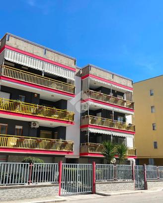 4 LOCALI A CANOSA DI PUGLIA