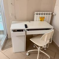 Piccola scrivania con sedia